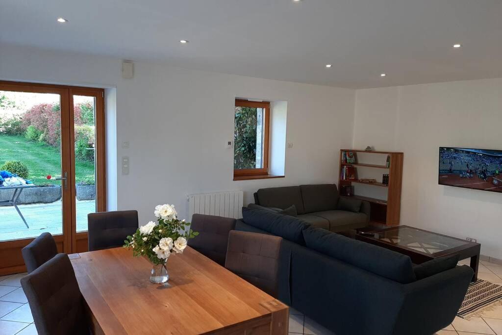 La Maison Bleue Saint-Sauveur-des-Landes Extérieur photo