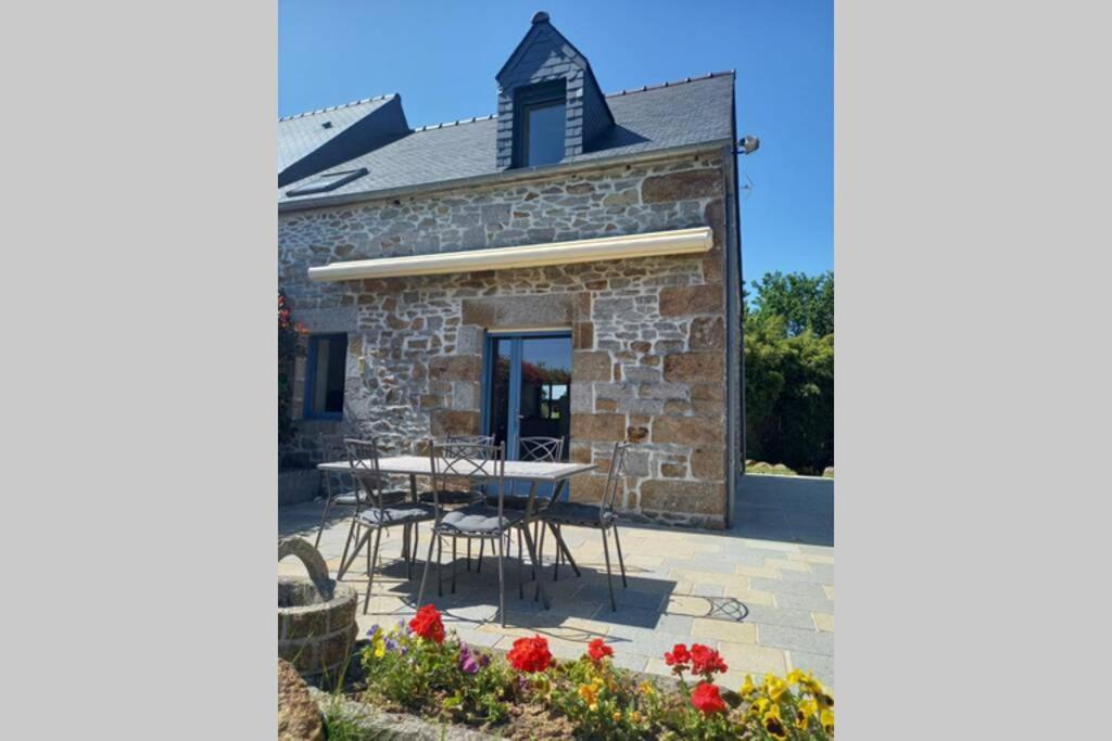La Maison Bleue Saint-Sauveur-des-Landes Extérieur photo