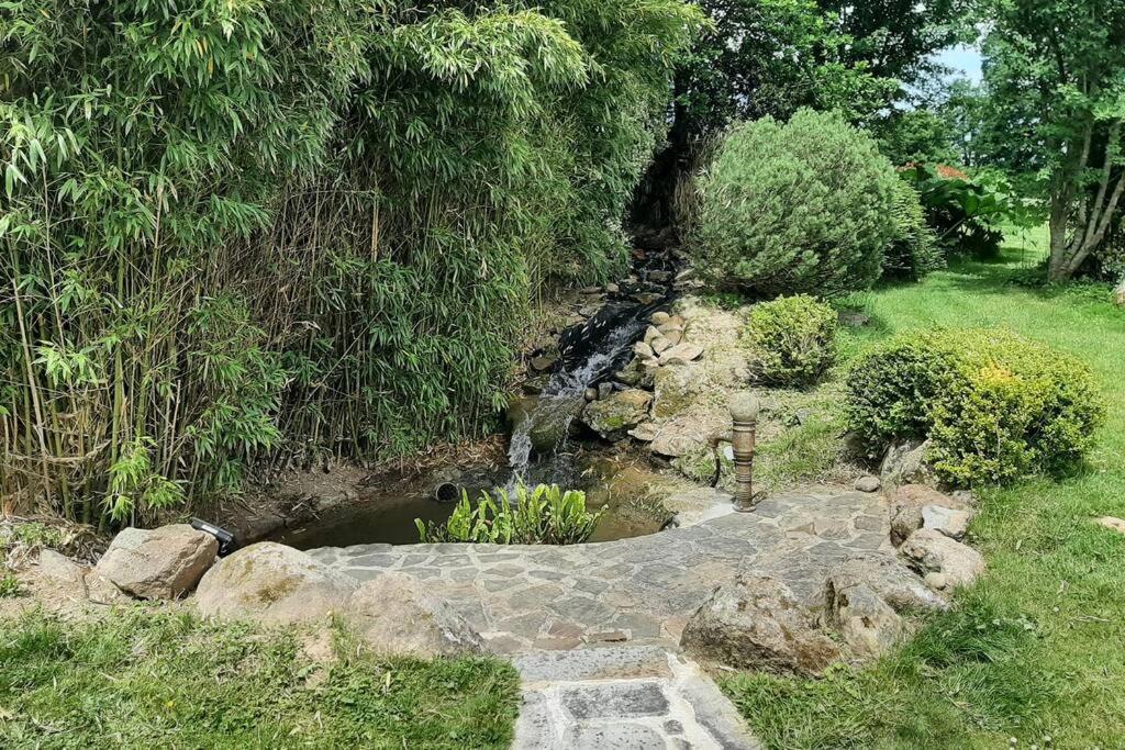 La Maison Bleue Saint-Sauveur-des-Landes Extérieur photo